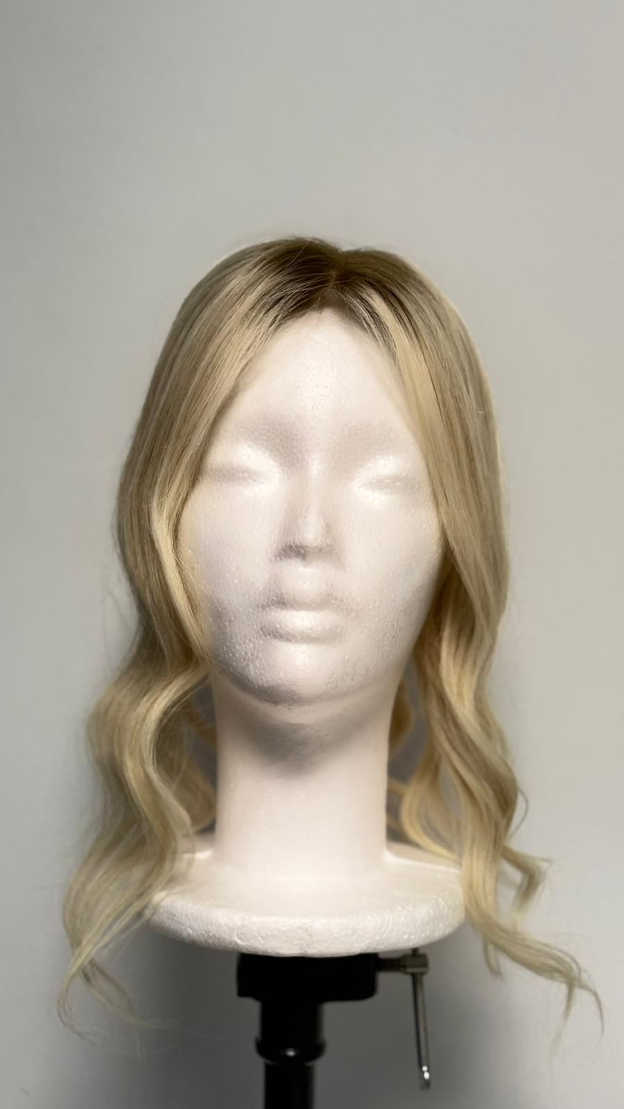 Topper Premium Păr Natural Ondulat – Blond "Rooted" cu Bază Hibridă