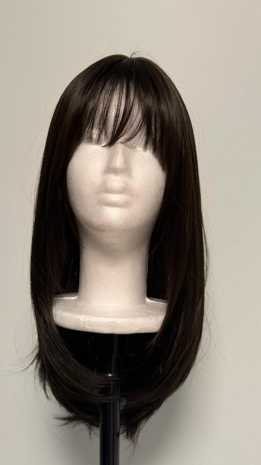 Perucă Sintetică "Dark Elegance" – Șaten Închis cu Breton și Păr Lung