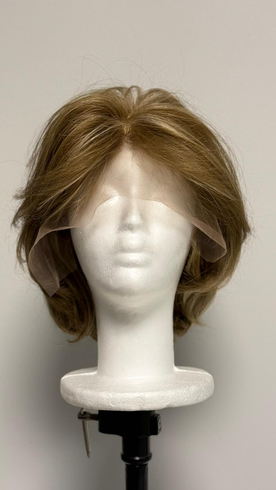 Perucă Scurtă "Chic Pixie" din Păr 100% Natural – Blond Miere cu Lace Front