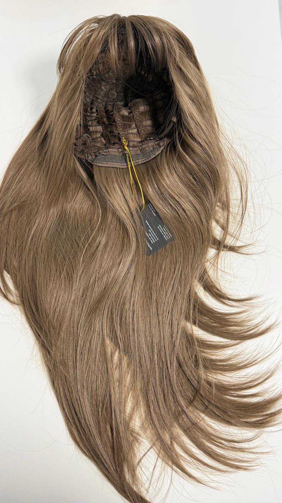 Perucă Sintetică Premium "Natural Look" – Șaten Deschis cu Breton