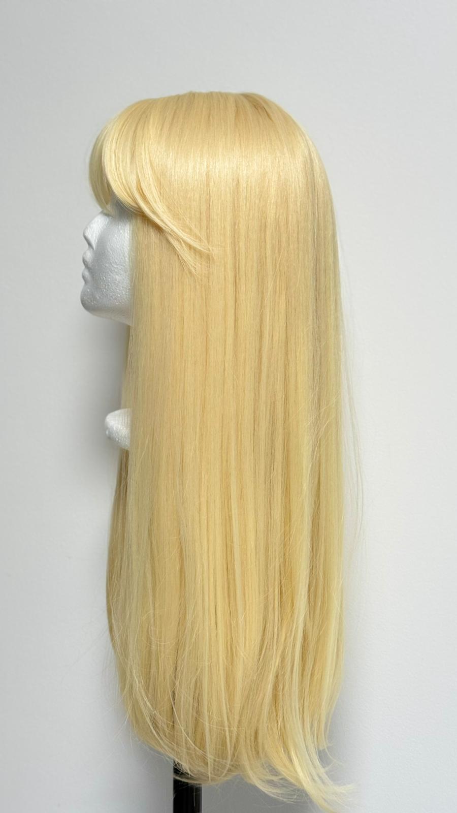 Perucă Sintetică "Barbie Blonde" – Păr Lung, Drept cu Breton