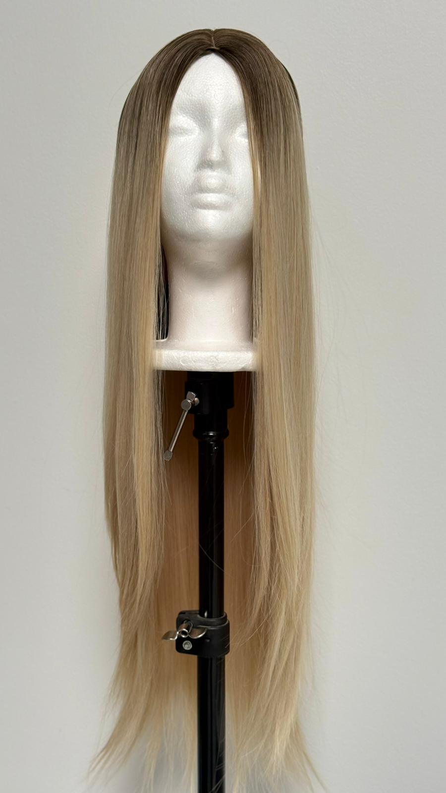 Perucă Sintetică "City Chic" – Blond Ombre cu Rădăcină Închisă și Păr Lung